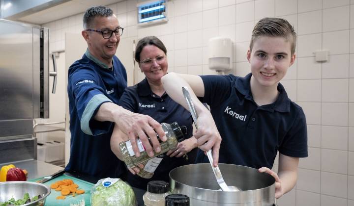 Veel enthousiasme over zelf koken op de groepen bij De Hondsberg