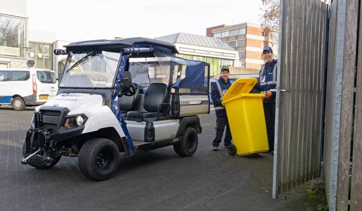 Frans en Maurice over  afval scheiden bij St. Anna