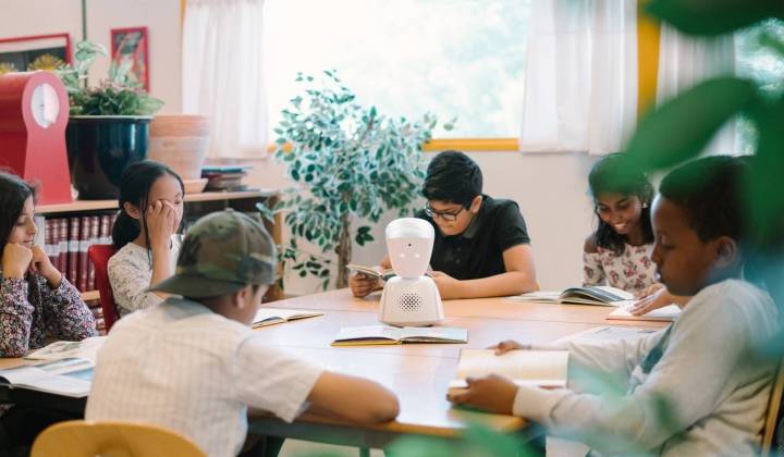 De ogen, oren en stem van het kind in het klaslokaal